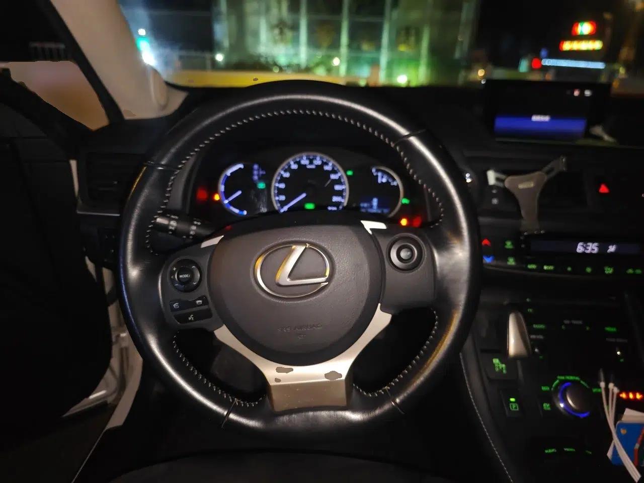 Lexus CT 2014 CT200h Comfort Edition Two-Tone — миниатюра 10