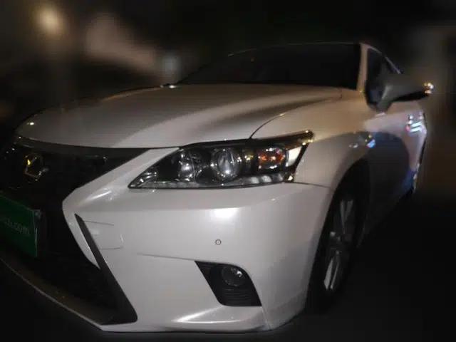 Lexus CT 2014 CT200h Comfort Edition Two-Tone