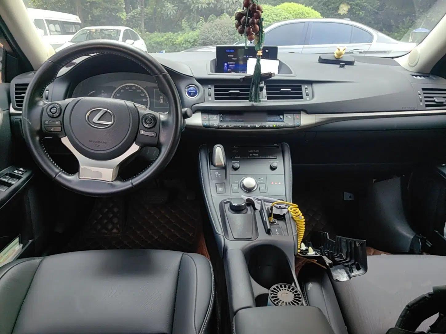 Lexus CT 2020 CT200h Comfort Edition Monochrome — миниатюра 9