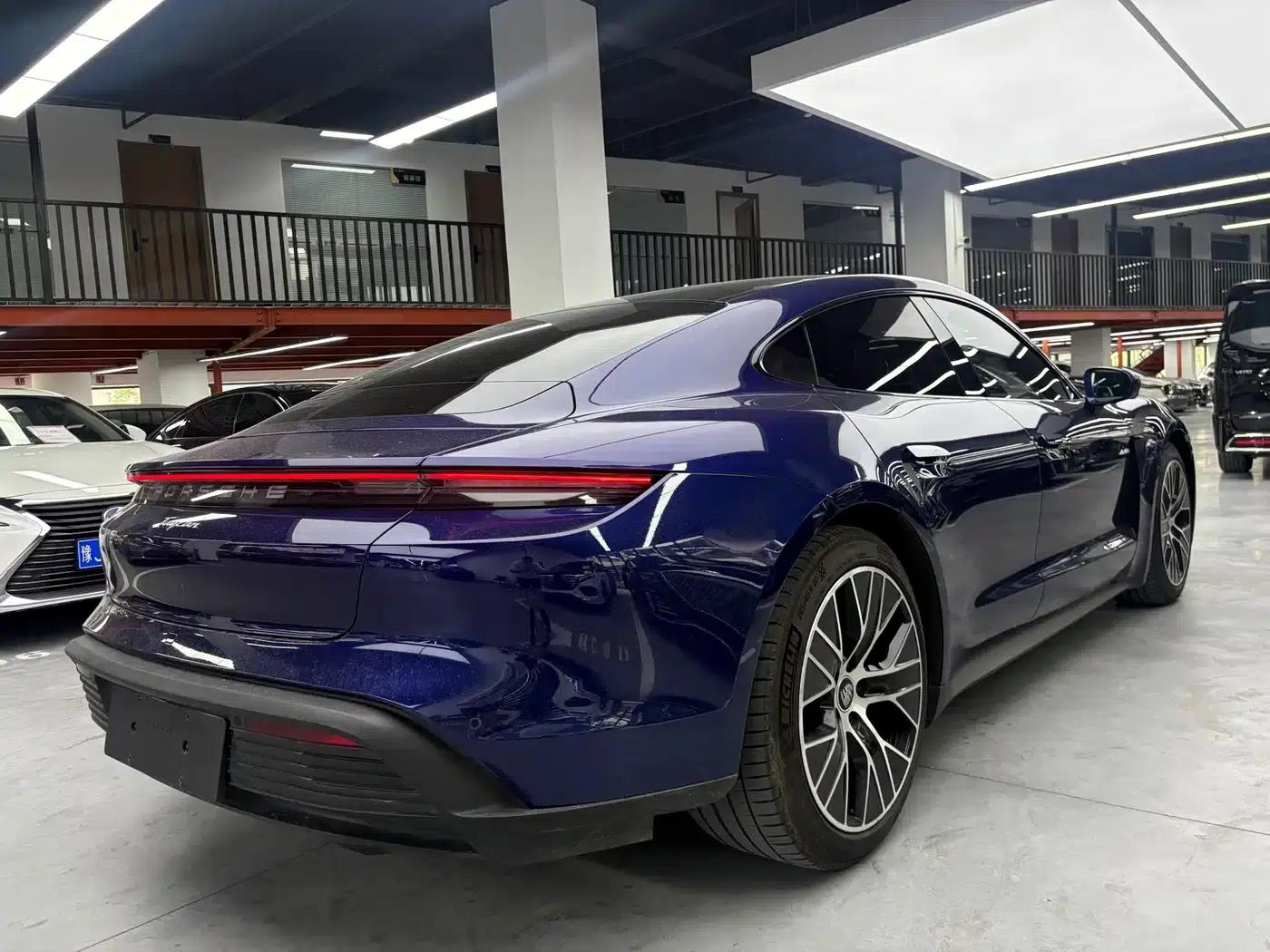 2020 Taycan — миниатюра 18