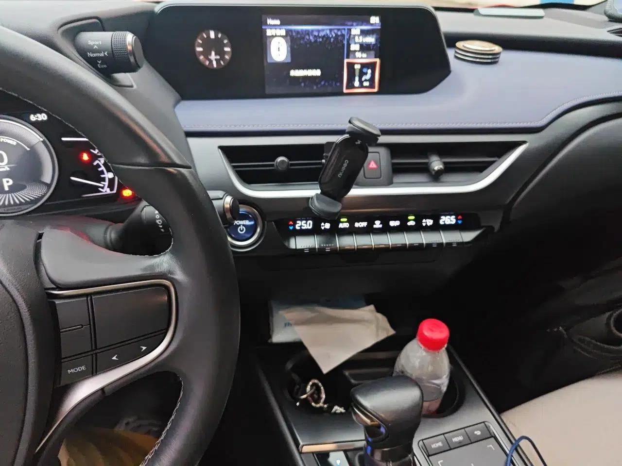 Lexus UX 2020 260h Explore-Cool Edition — миниатюра 13