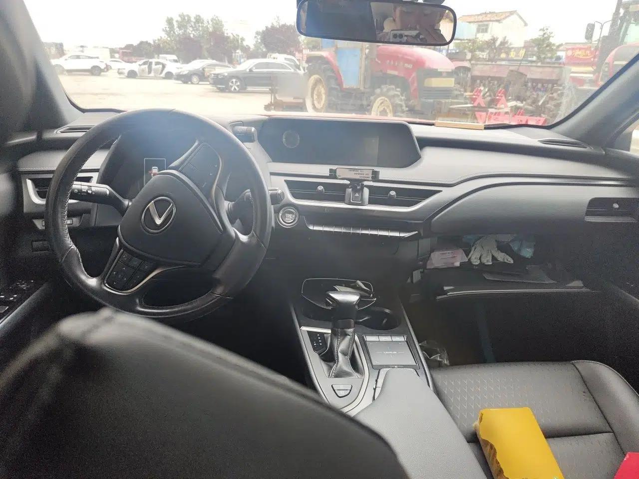 Lexus UX 2020 200 Special Edition — миниатюра 9