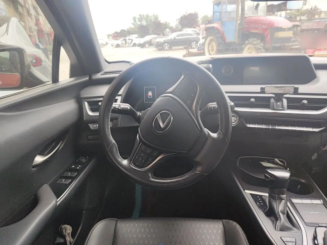 Lexus UX 2020 200 Special Edition — миниатюра 10