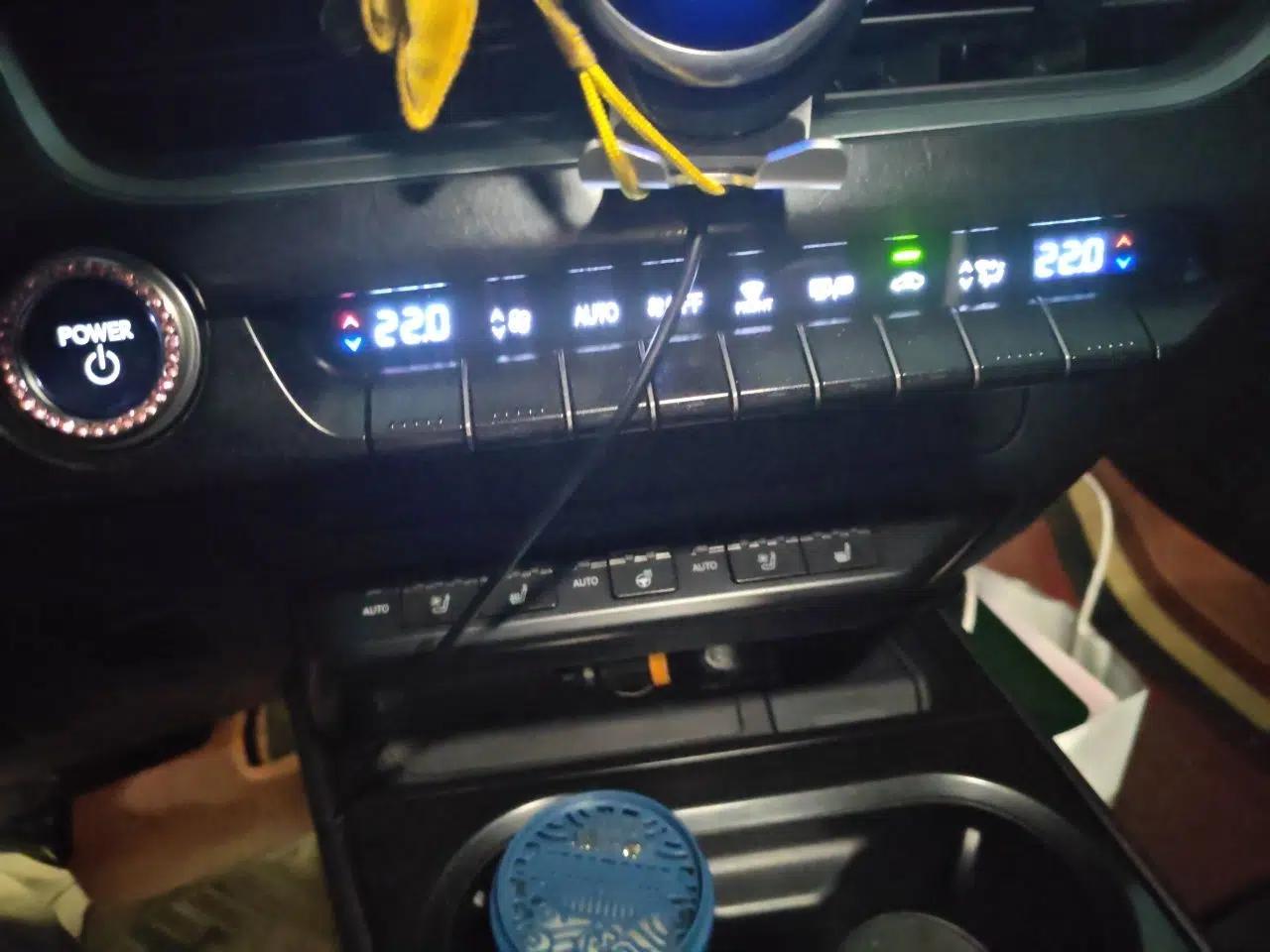 Lexus UX New Energy 2020 300e Pure·Joy Edition — миниатюра 13