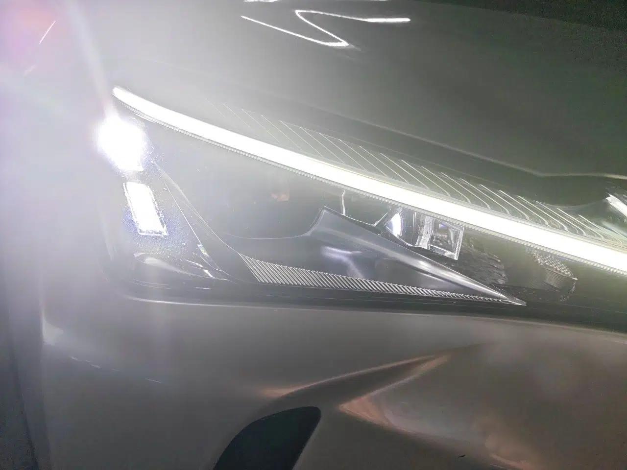 Lexus UX New Energy 2020 300e Pure·Joy Edition — миниатюра 7