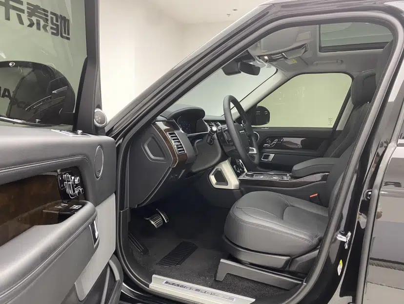 Land Rover Range 2021 3.0 L6 Century Extended Classic Edition — миниатюра 12