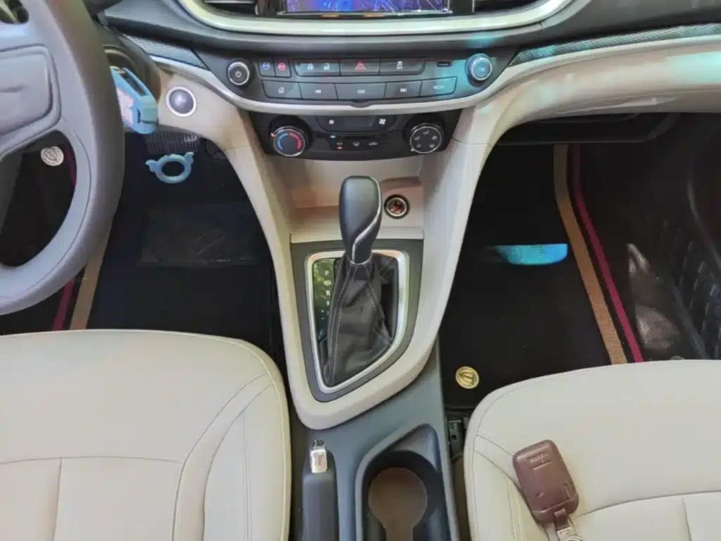 Buick Excelle 2021 Classic 1.5L Automatic Elite — миниатюра 14