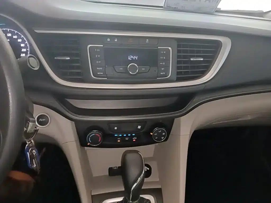 Buick Excelle 2017 15N Automatic Elite — миниатюра 13