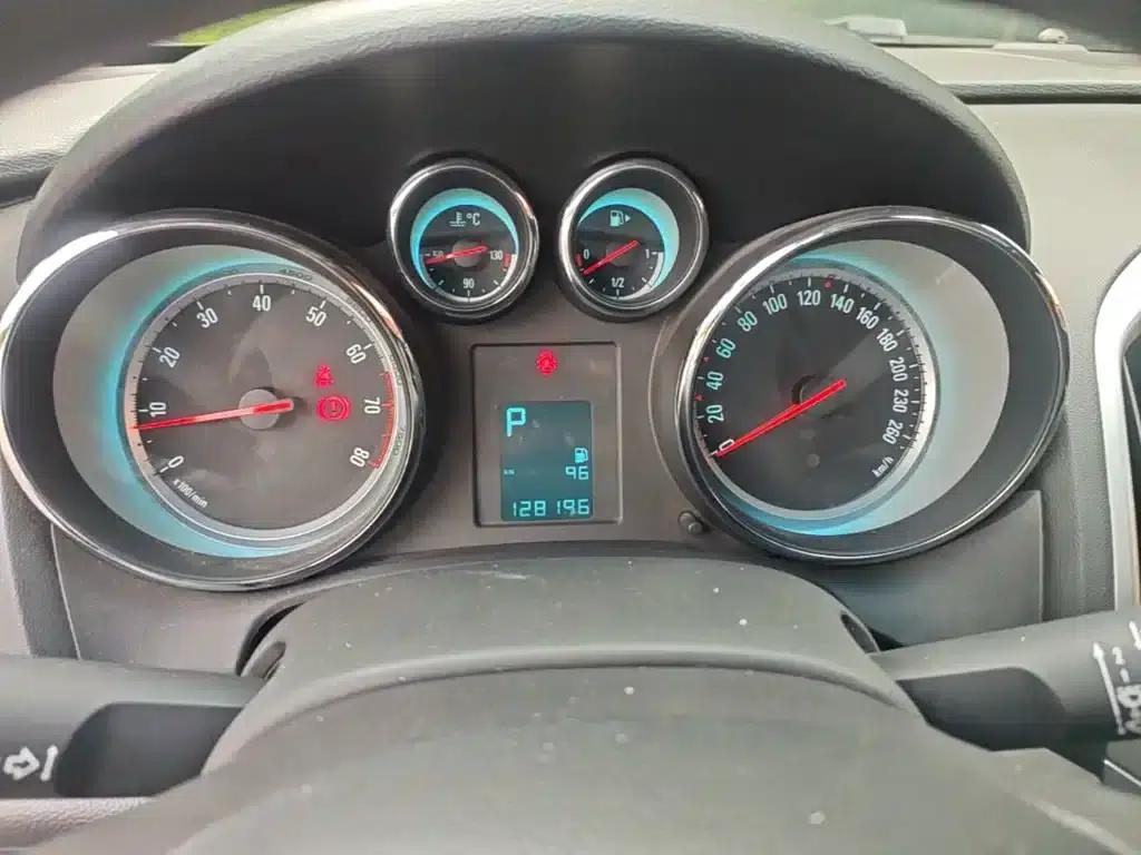 Buick Excelle XT 1.6L Automatic Fashion Edition 2014 — миниатюра 12