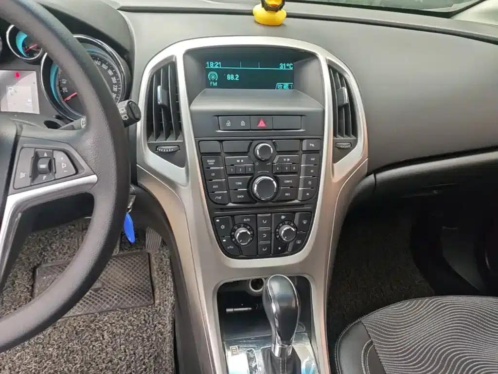 Buick Excelle XT 1.6L Automatic Fashion Edition 2014 — миниатюра 13