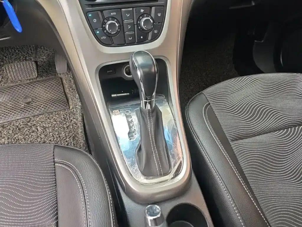 Buick Excelle XT 1.6L Automatic Fashion Edition 2014 — миниатюра 14