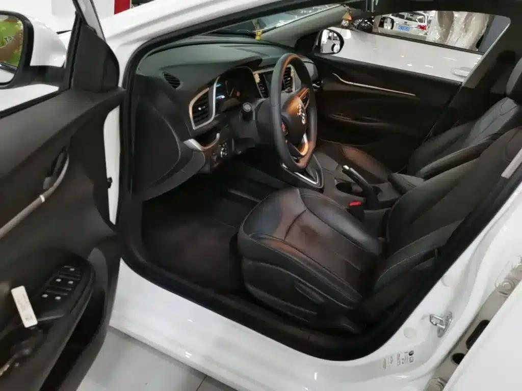 Buick Excelle 2021 Facelift Classic 1.5L Automatic Entry-Level Model — миниатюра 16
