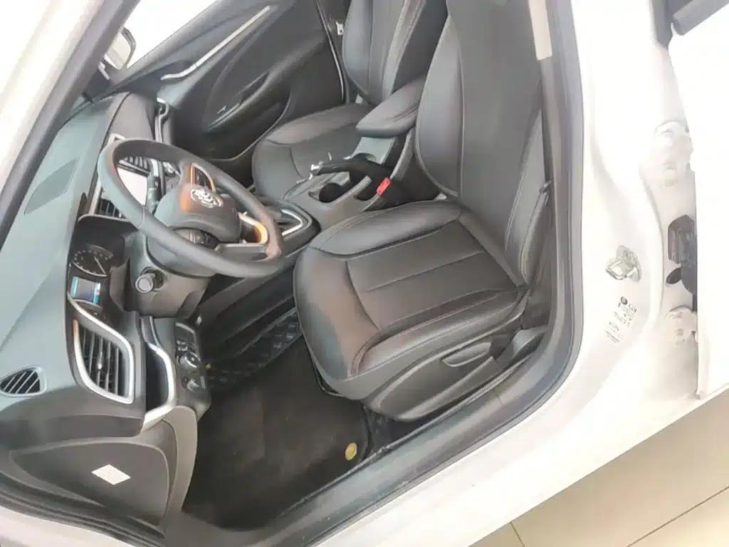 Buick Excelle 2021 Facelift Classic 1.5L Automatic Entry-Level Model — миниатюра 15