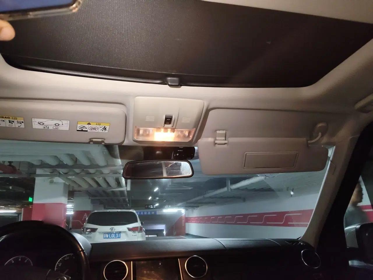 Land Rover Discovery 2011 4.0 V6 HSE — миниатюра 18