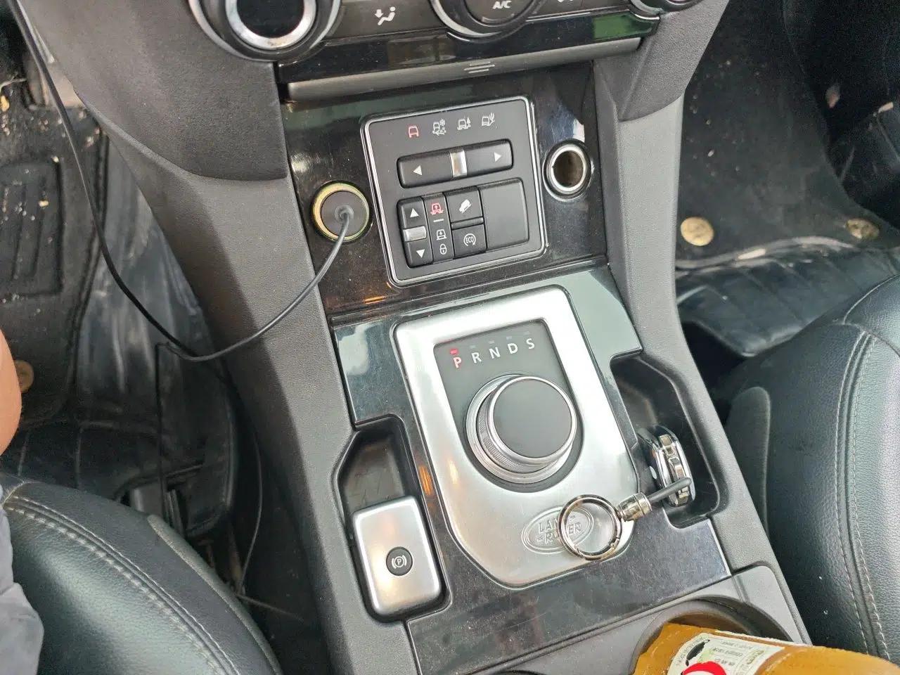 Land Rover Discovery 2015 3.0 SC V6 SE — миниатюра 14