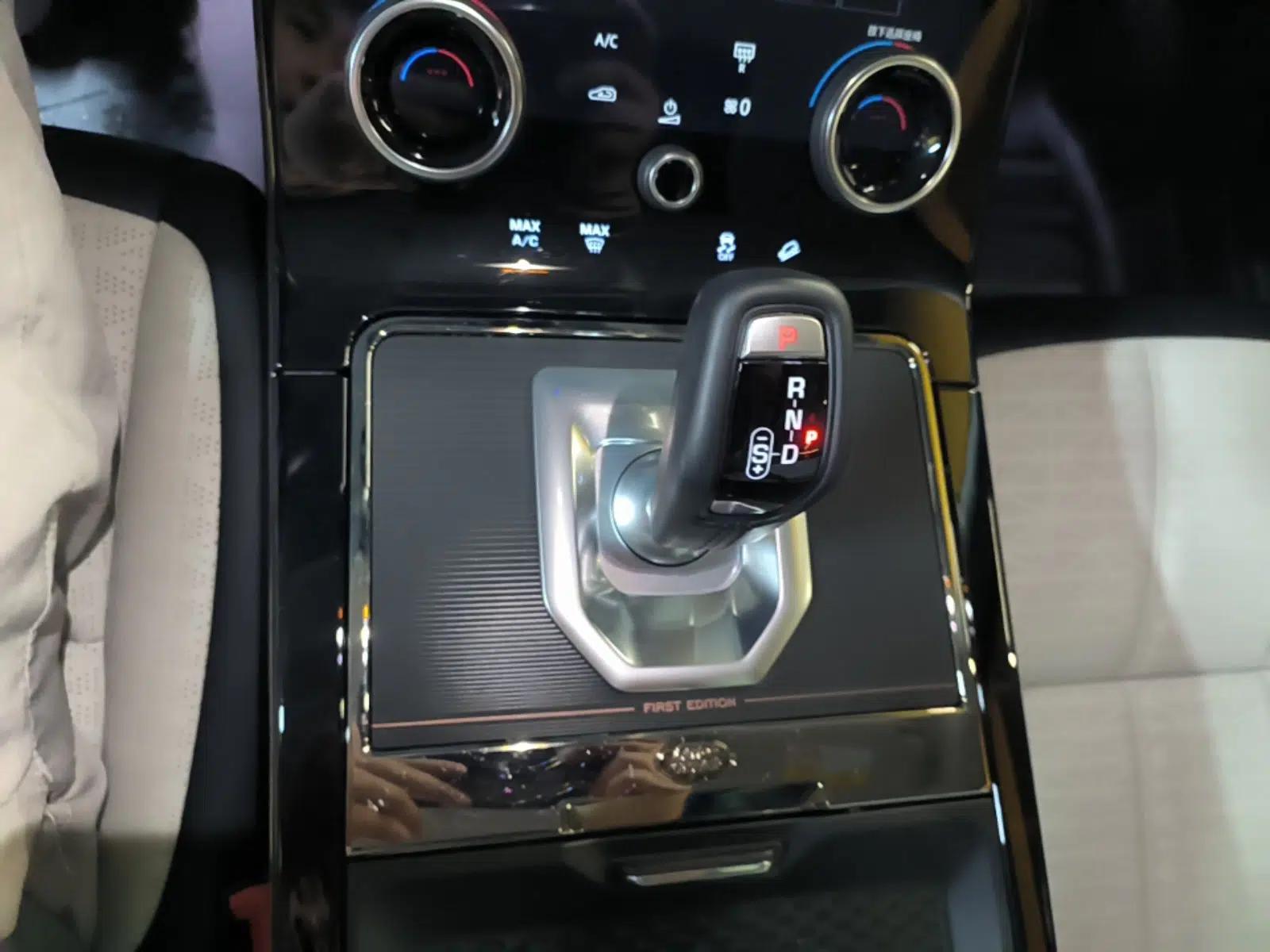 Land Rover Range Evoque 2021 Range Rover Velar L 249PS R-Dynamic First Edition — миниатюра 16