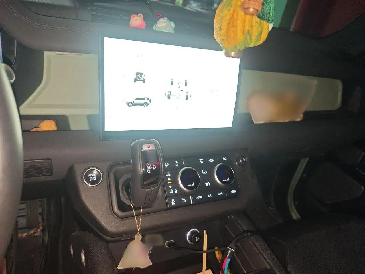 Land Rover Defender 2023 110 3.0T P400 75th Anniversary Legend Edition — миниатюра 12