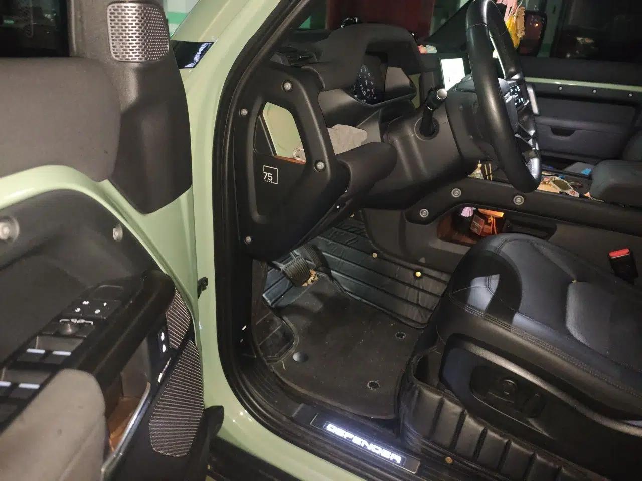 Land Rover Defender 2023 110 3.0T P400 75th Anniversary Legend Edition — миниатюра 19