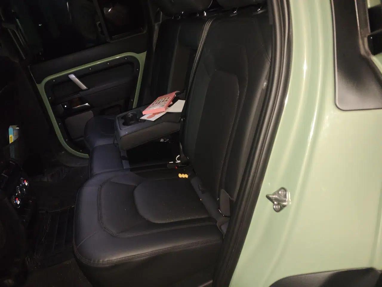 Land Rover Defender 2023 110 3.0T P400 75th Anniversary Legend Edition — миниатюра 20