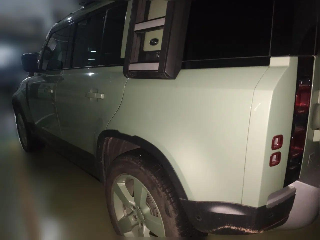 Land Rover Defender 2023 110 3.0T P400 75th Anniversary Legend Edition — миниатюра 4