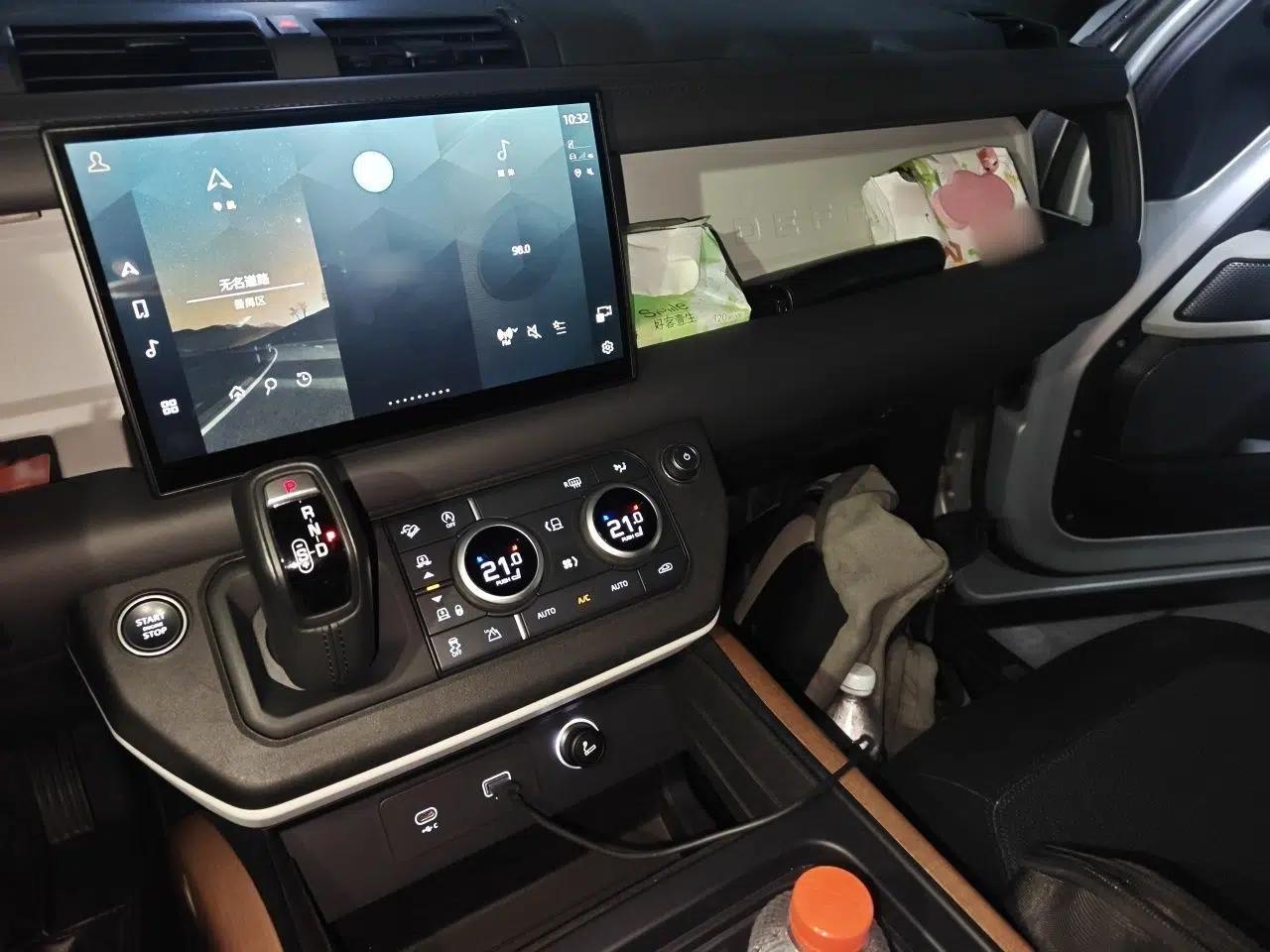 Land Rover Defender 2022 110 P400 X-DYNAMIC HSE — миниатюра 12
