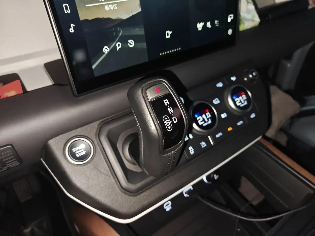 Land Rover Defender 2022 110 P400 X-DYNAMIC HSE — миниатюра 13