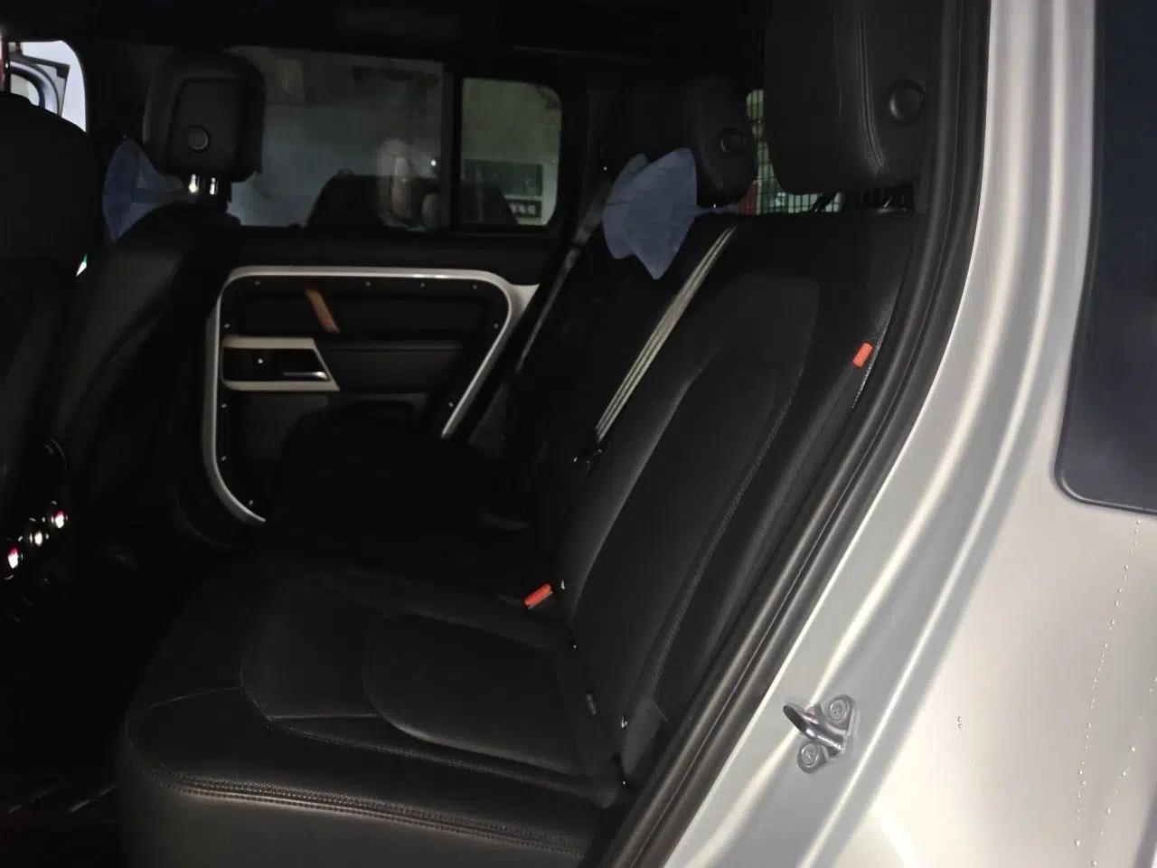 Land Rover Defender 2022 110 P400 X-DYNAMIC HSE — миниатюра 20