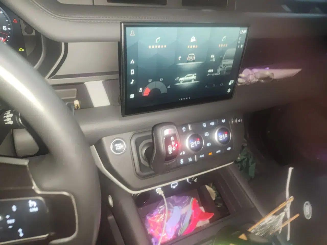 Land Rover Defender 2022 110 P400 X-DYNAMIC HSE — миниатюра 13