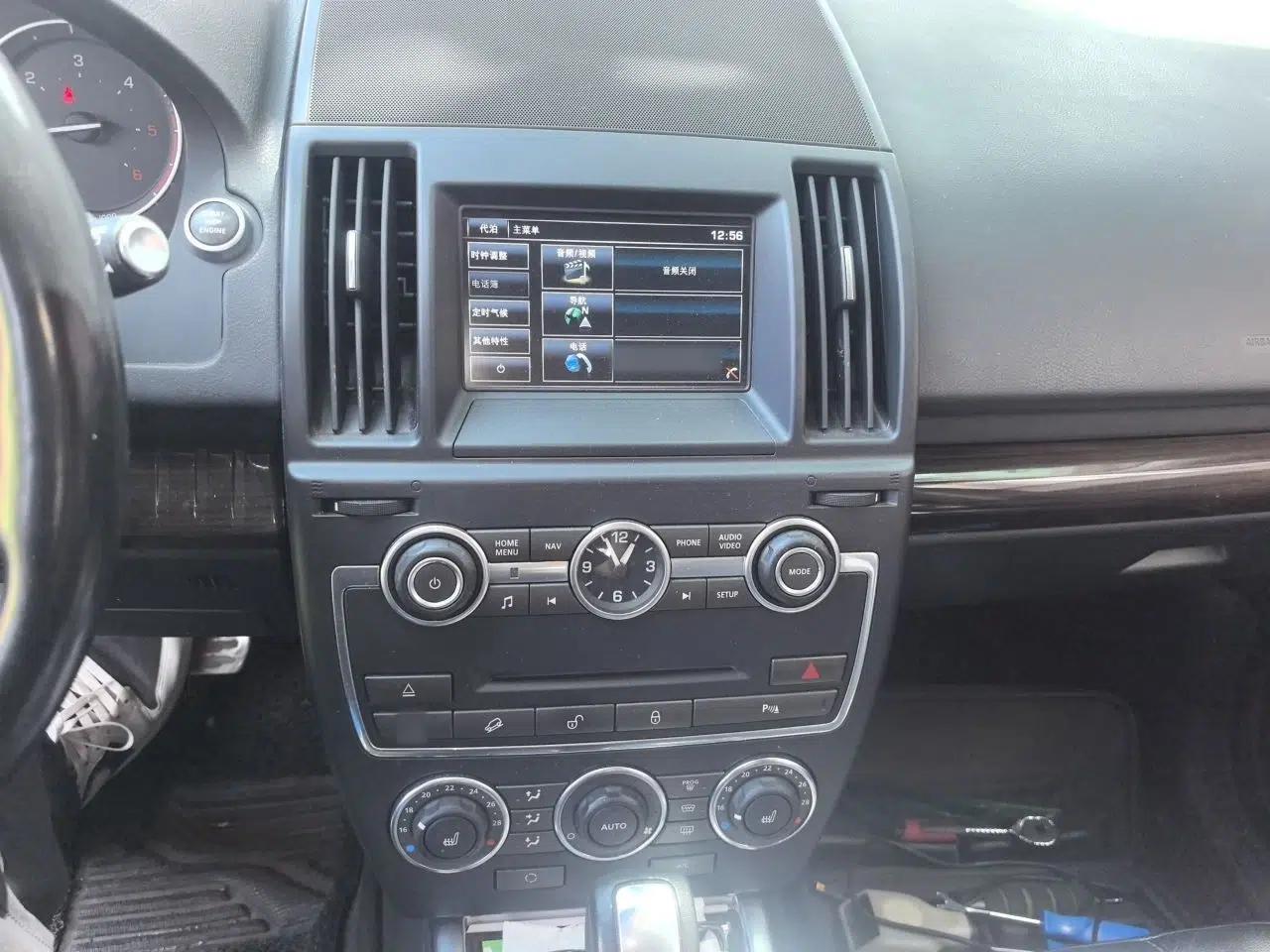 Land Rover Freelander 2 2014 2.2T SD4 SE Diesel Edition — миниатюра 10