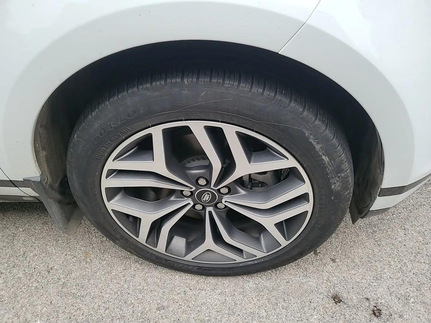Land Rover Range Evoque New Energy 2022 Aurora L P300e Plug-in Hybrid Electric Version — миниатюра 8