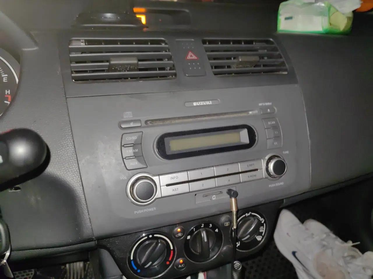 Suzuki Swift 2014 1.5L Automatic Fashion Edition — миниатюра 13