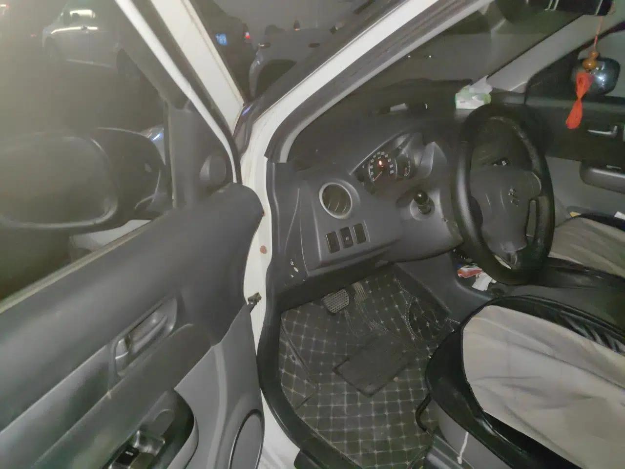 Suzuki Swift 2014 1.5L Automatic Fashion Edition — миниатюра 16