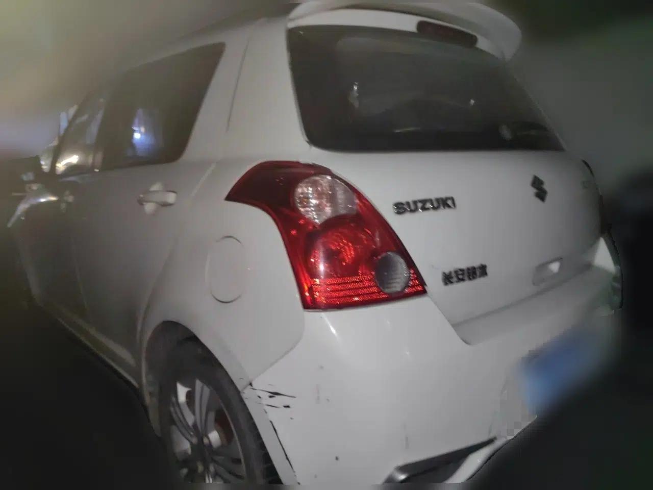 Suzuki Swift 2014 1.5L Automatic Fashion Edition — миниатюра 4