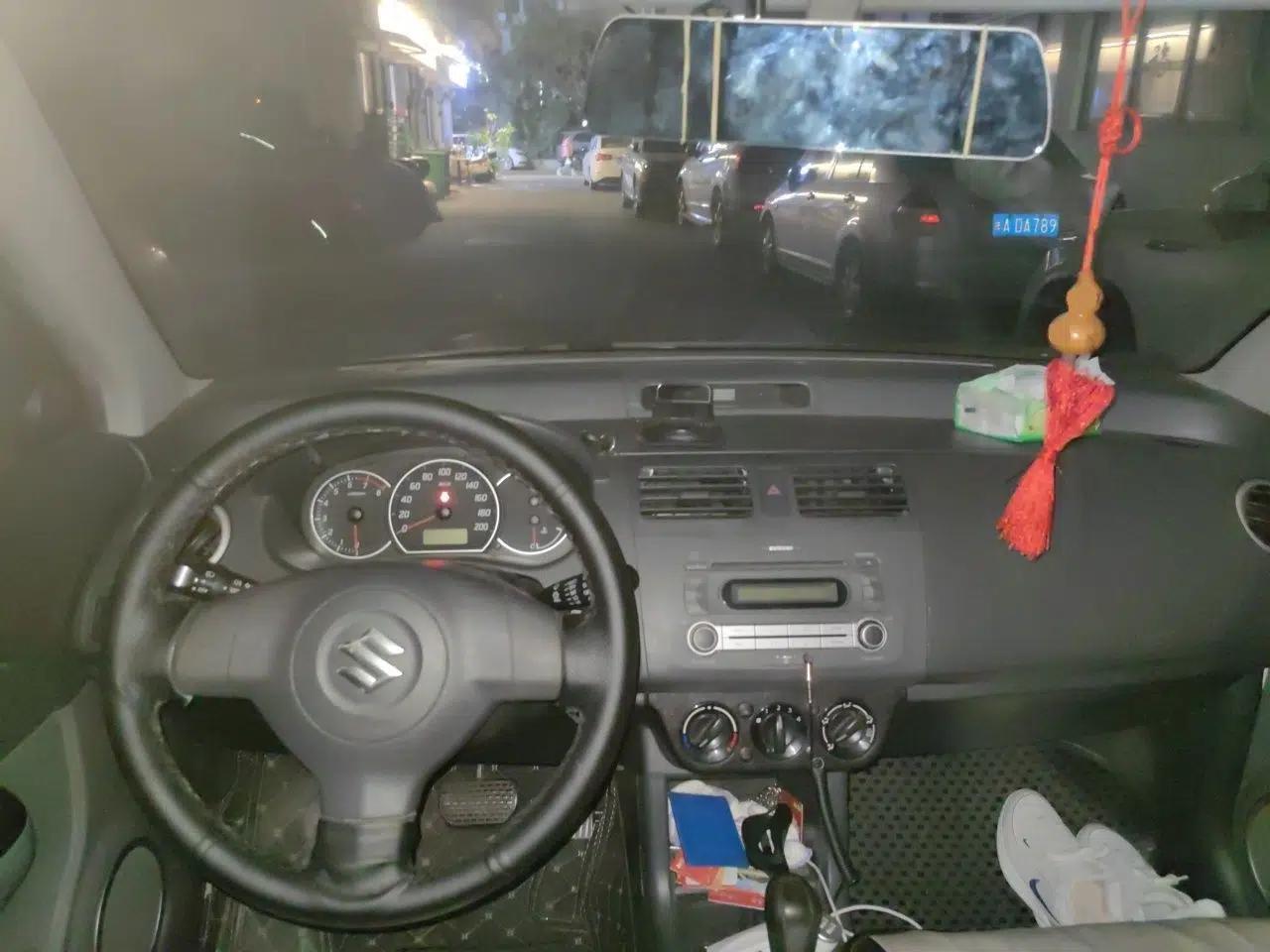 Suzuki Swift 2014 1.5L Automatic Fashion Edition — миниатюра 9