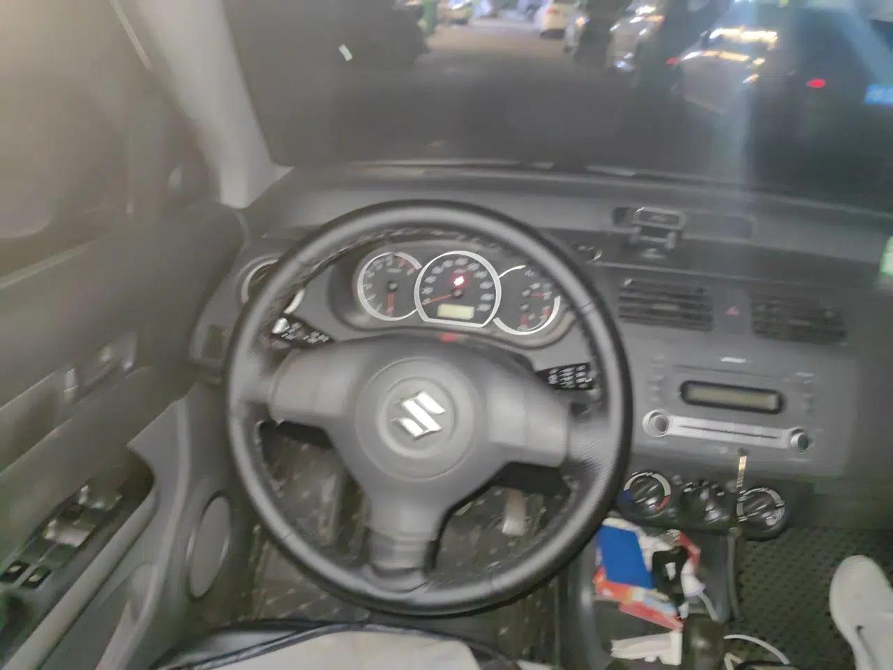 Suzuki Swift 2014 1.5L Automatic Fashion Edition — миниатюра 10