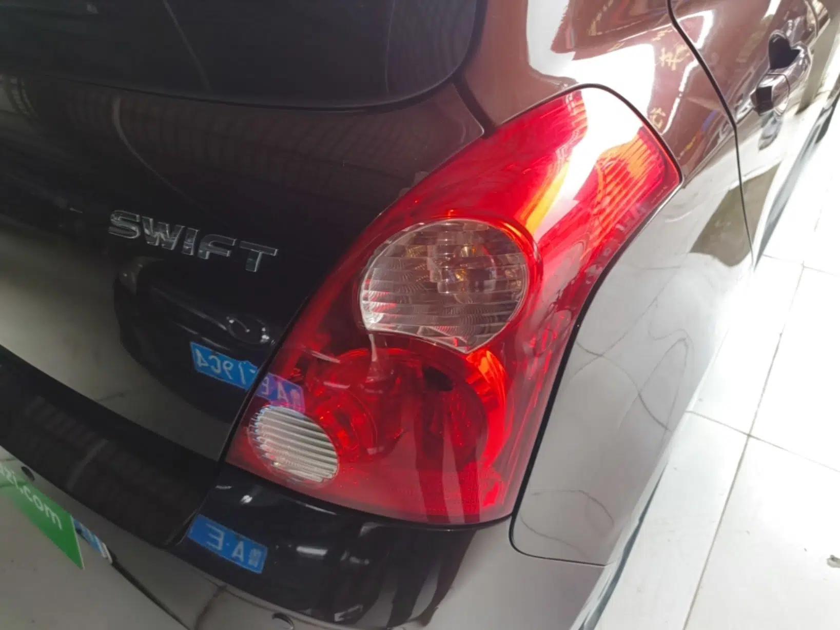 Suzuki Swift 2014 1.5L Automatic Fashion Edition — миниатюра 9