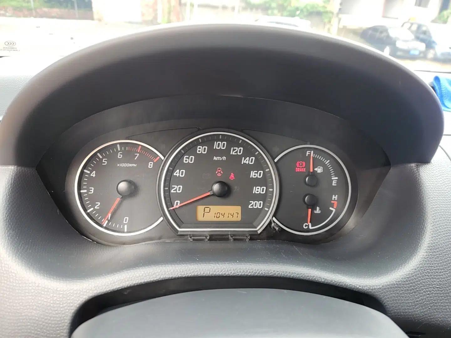 Suzuki Swift 2016 1.5L Automatic Fashionable Coolplay Edition — миниатюра 14