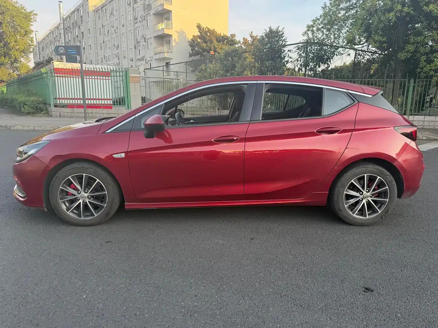 Buick Verano 2016 Hatchback GS 20T Dual-Clutch Sport — миниатюра 4