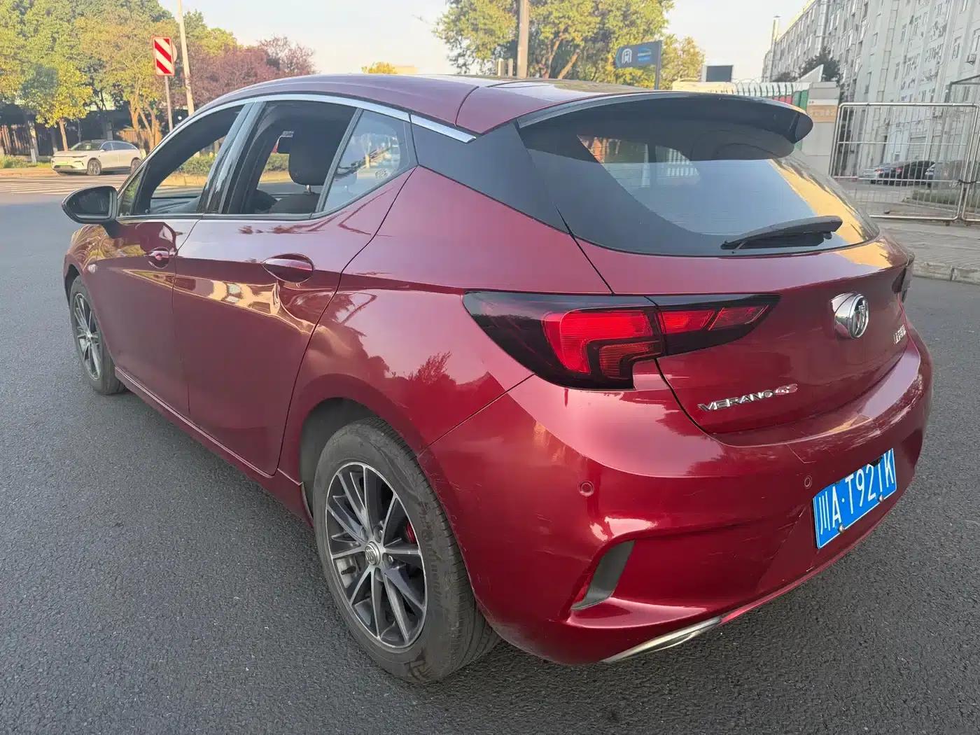 Buick Verano 2016 Hatchback GS 20T Dual-Clutch Sport — миниатюра 5
