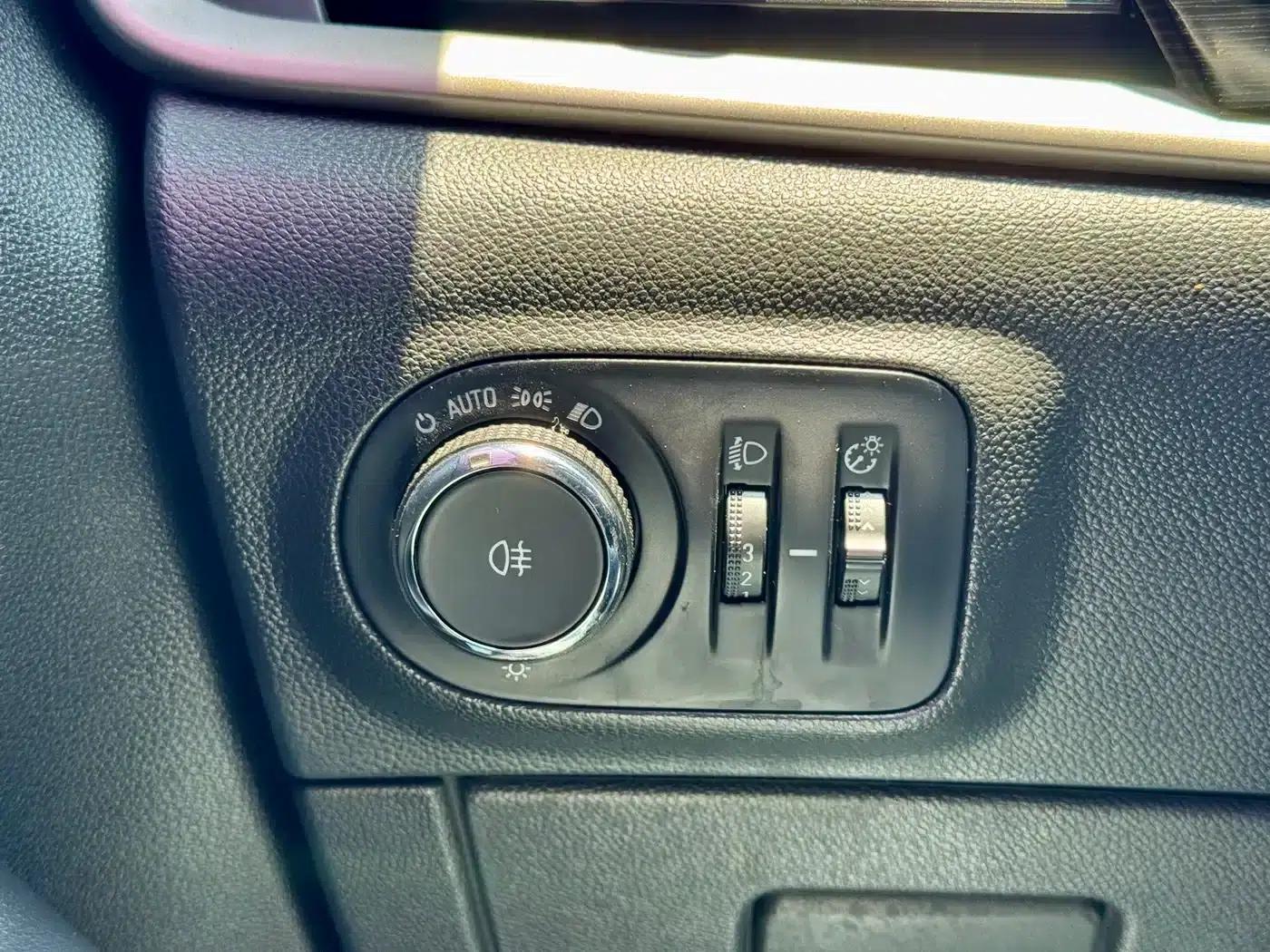 Buick Verano 2017 Sedan 20T Dual-Clutch Leading Edition — миниатюра 19