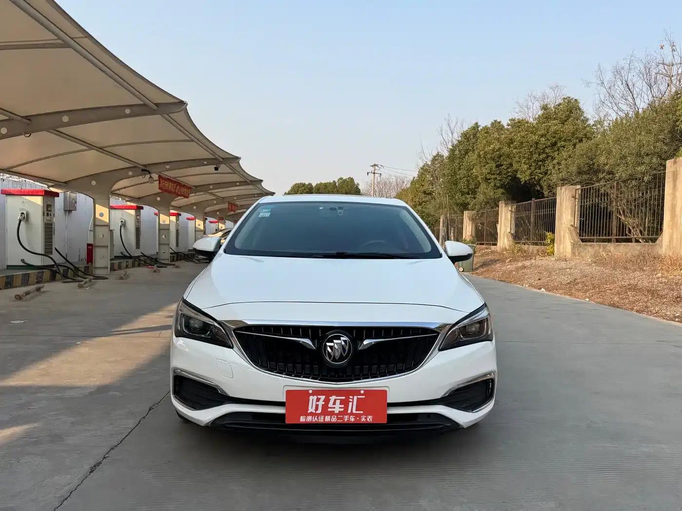 Buick Verano 2019 Sedan 15S Automatic Leading Edition — миниатюра 2