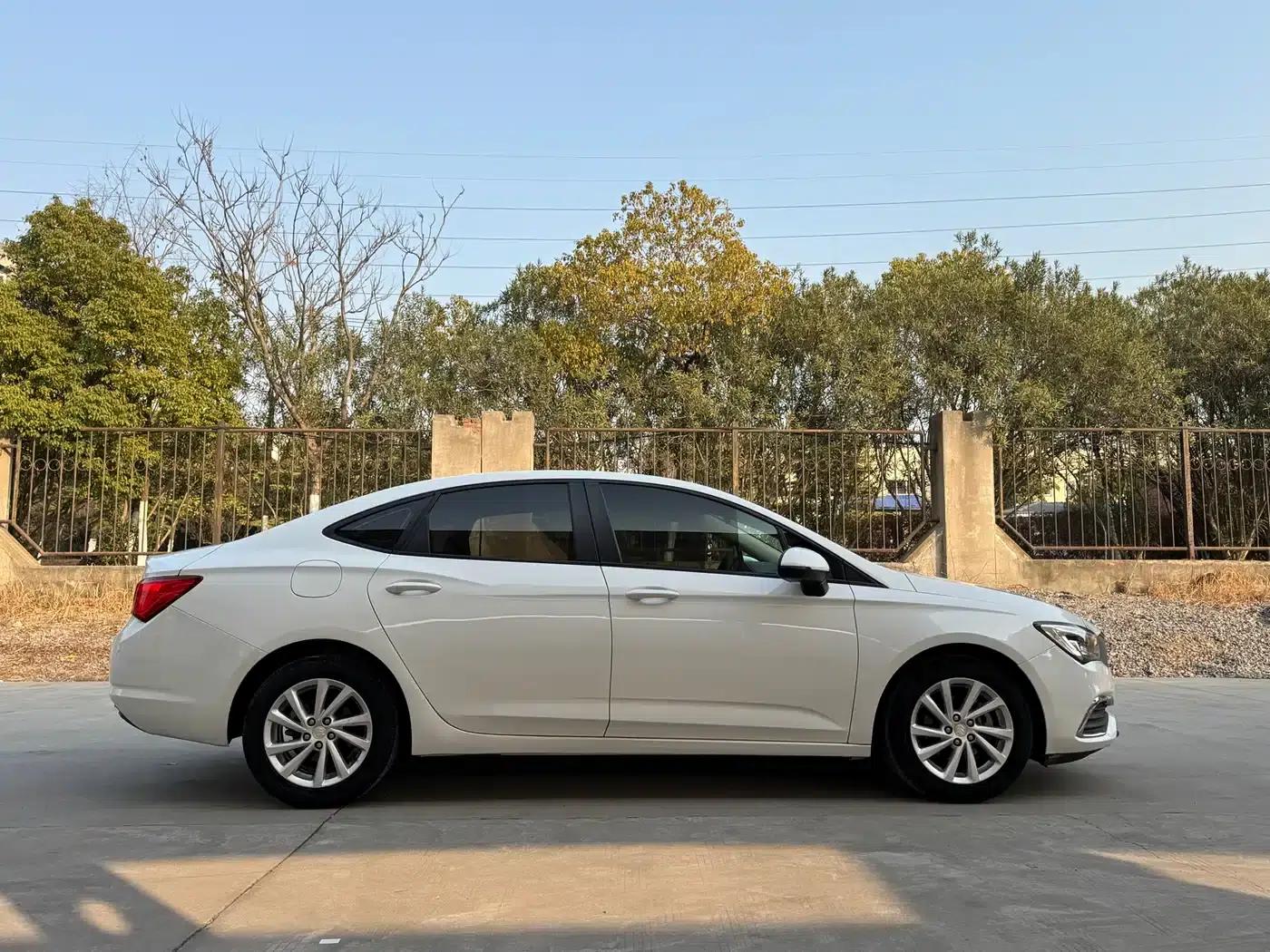 Buick Verano 2019 Sedan 15S Automatic Leading Edition — миниатюра 4