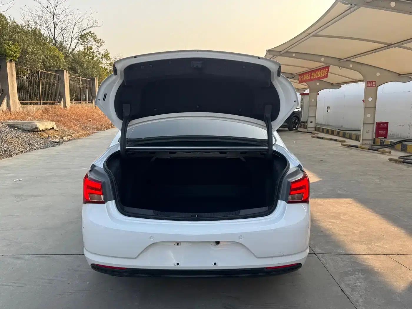 Buick Verano 2019 Sedan 15S Automatic Leading Edition — миниатюра 9