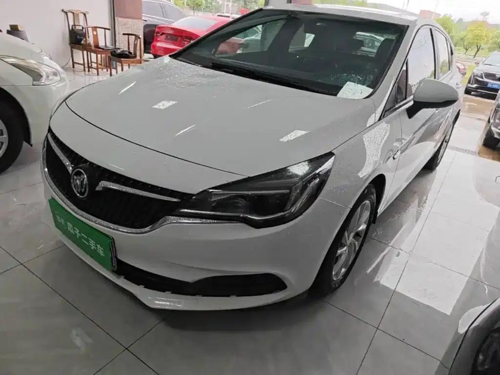 Buick Verano 2018 Hatchback 15S Automatic Entry-Level Model — миниатюра 2