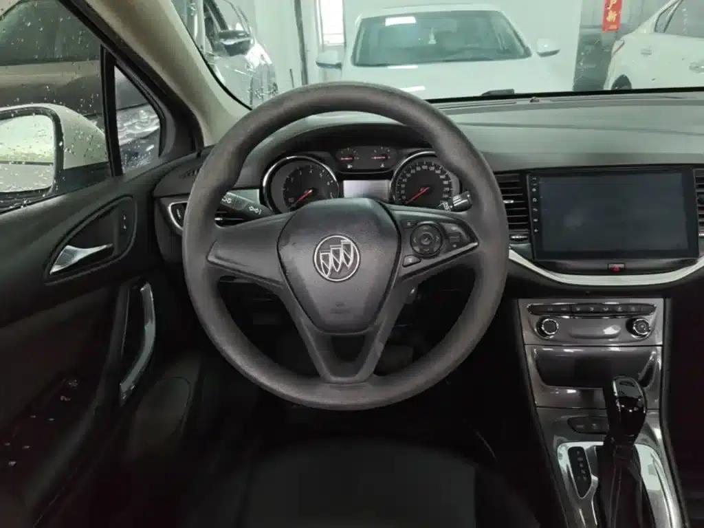 Buick Verano 2018 Hatchback 15S Automatic Entry-Level Model — миниатюра 11