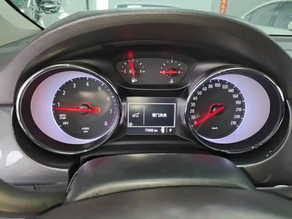 Buick Verano 2018 Hatchback 15S Automatic Entry-Level Model — миниатюра 12