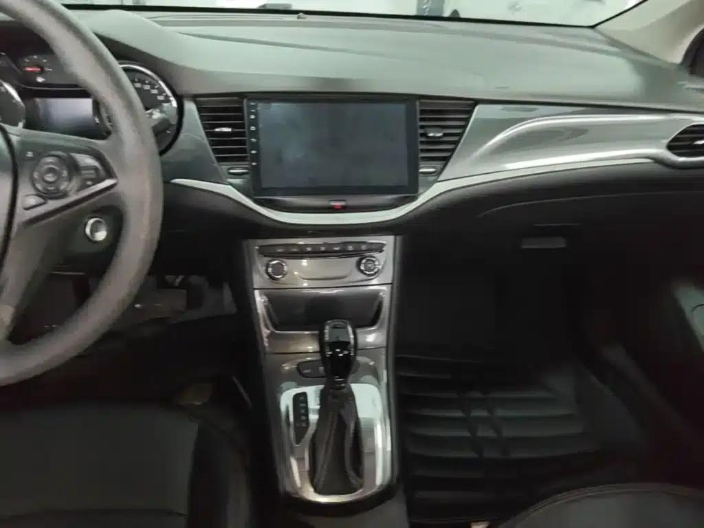 Buick Verano 2018 Hatchback 15S Automatic Entry-Level Model — миниатюра 13