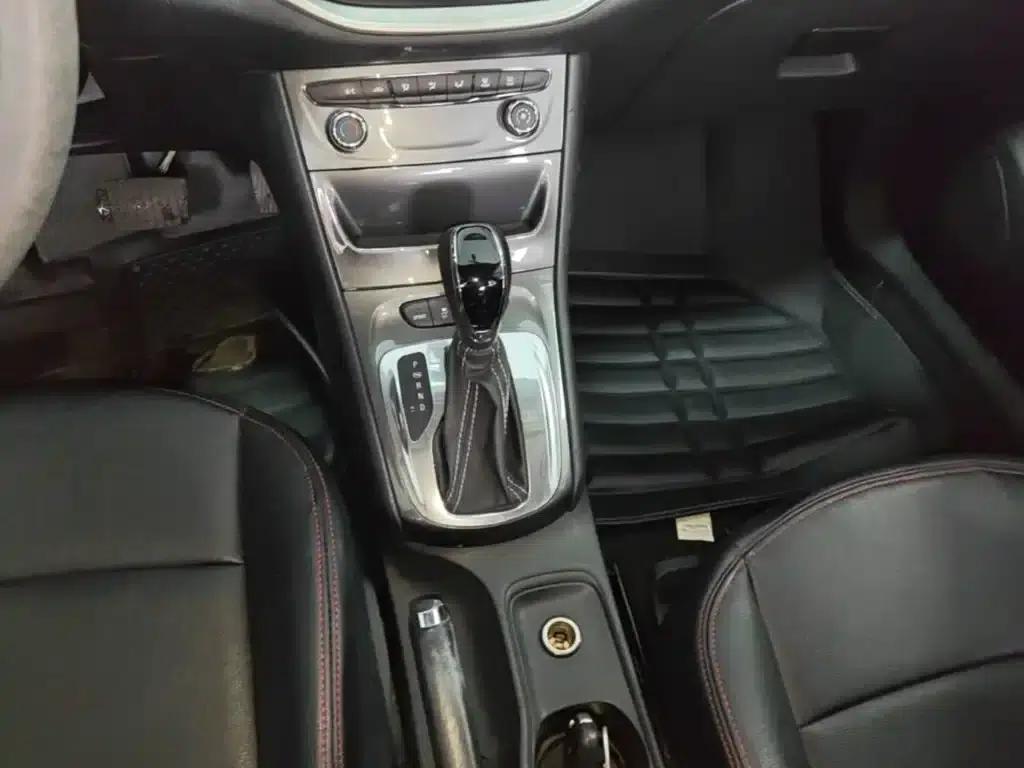 Buick Verano 2018 Hatchback 15S Automatic Entry-Level Model — миниатюра 14