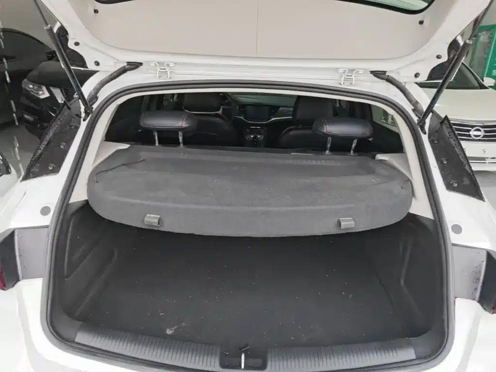 Buick Verano 2018 Hatchback 15S Automatic Entry-Level Model — миниатюра 19