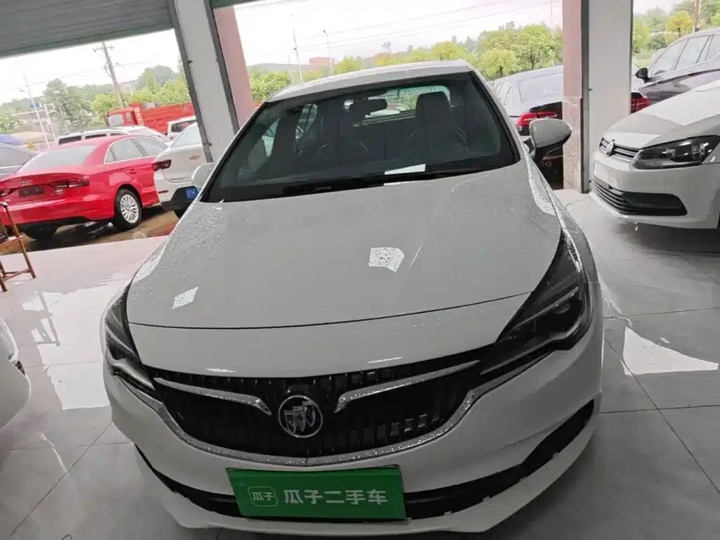 Buick Verano 2018 Hatchback 15S Automatic Entry-Level Model — миниатюра 3